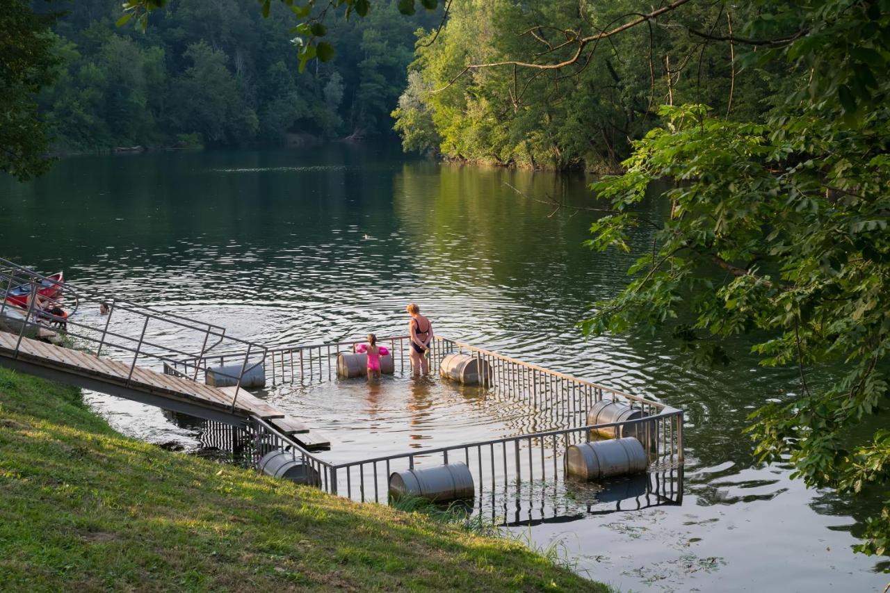 BIG BERRY Luxury Lifestyle Resort Metlika Extérieur photo